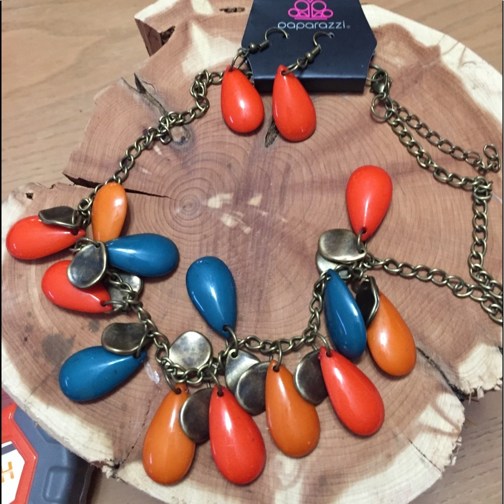 Paparazzi  BOGO necklace and earring SET